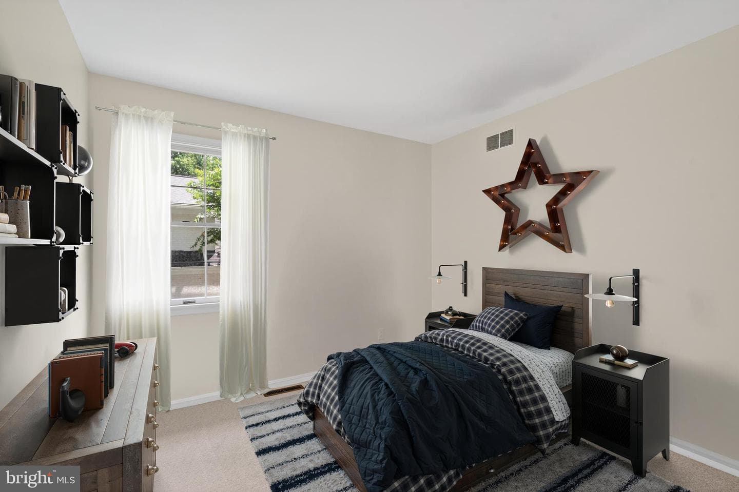 700 N Holly Drive photo 23