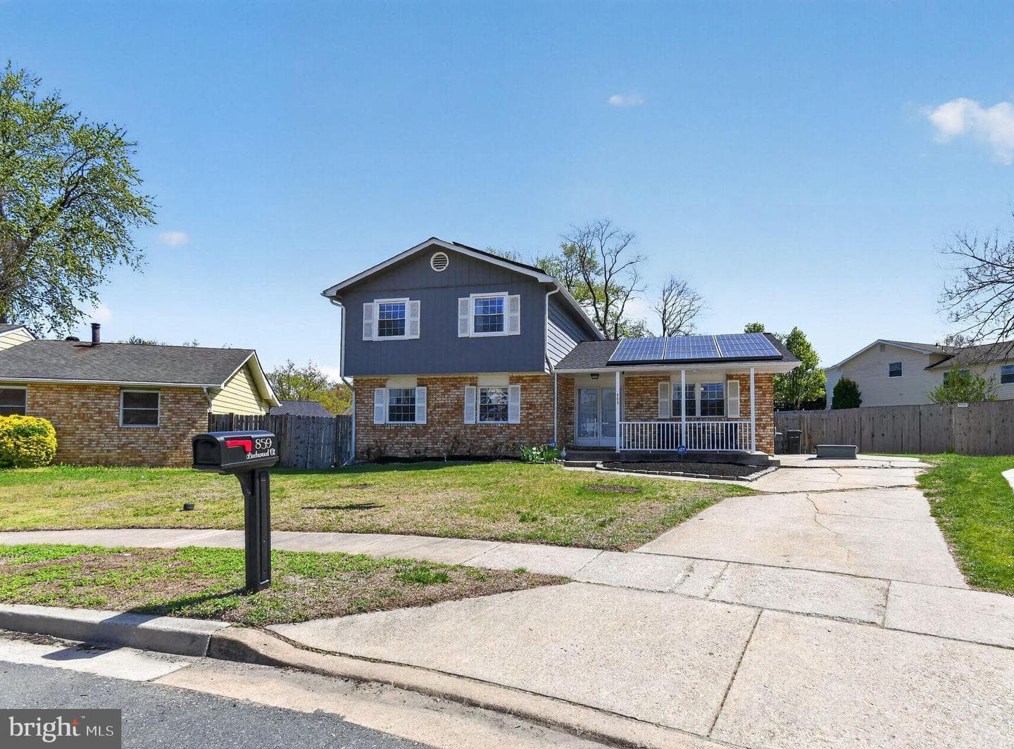 859 Birchwood Court photo 2