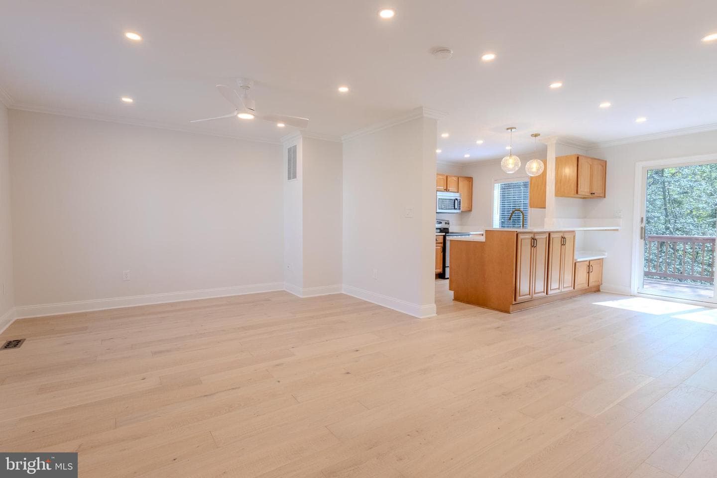 333 S Riverside Drive photo 4
