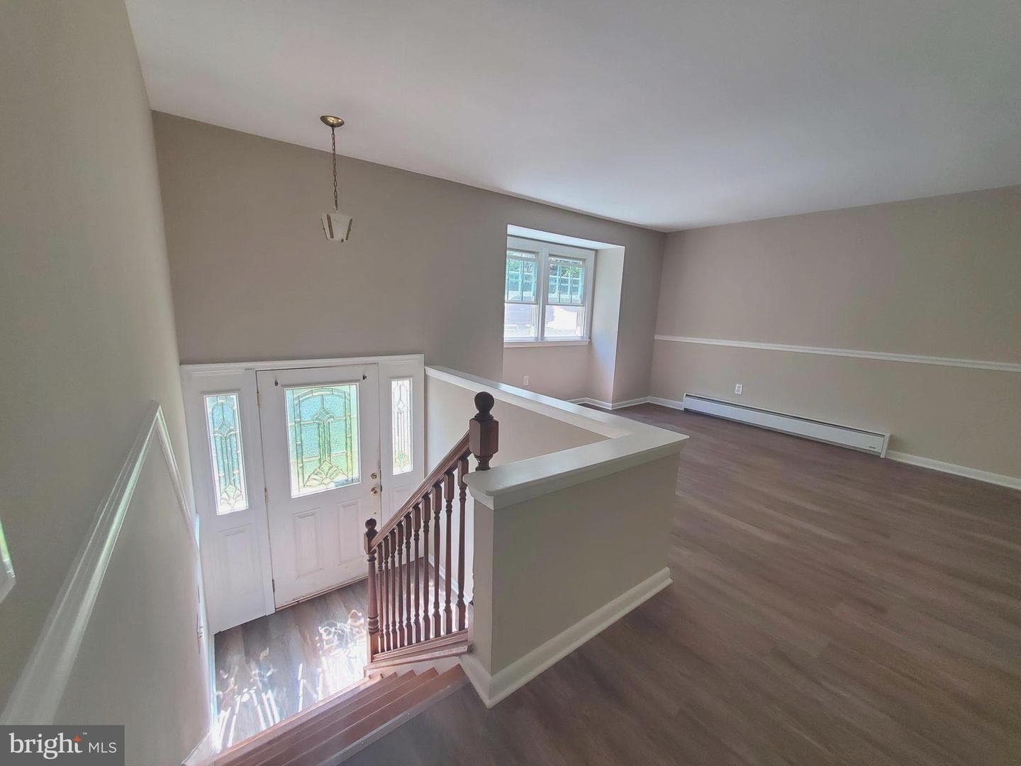 1122 Crestview Drive photo 2