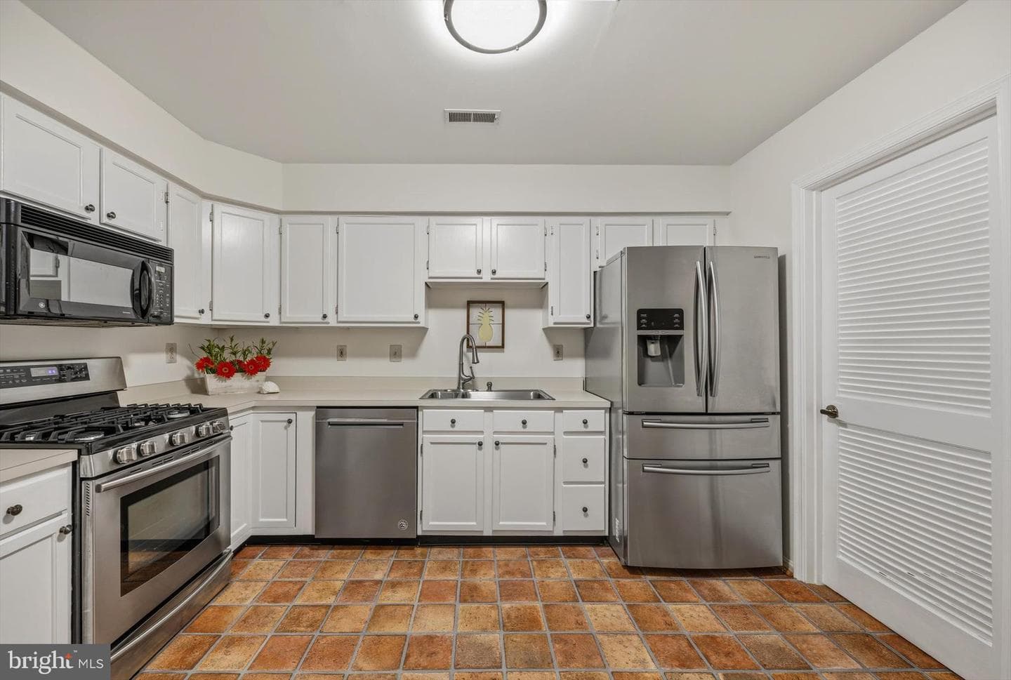 907 Beacon Way photo 4