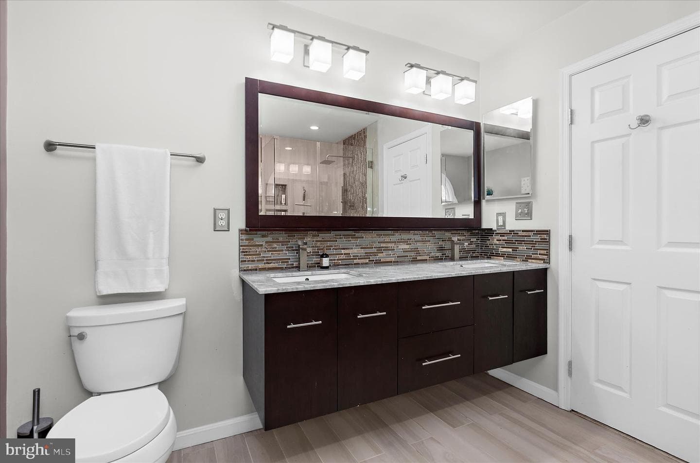 1110 Charing Cross Drive photo 32