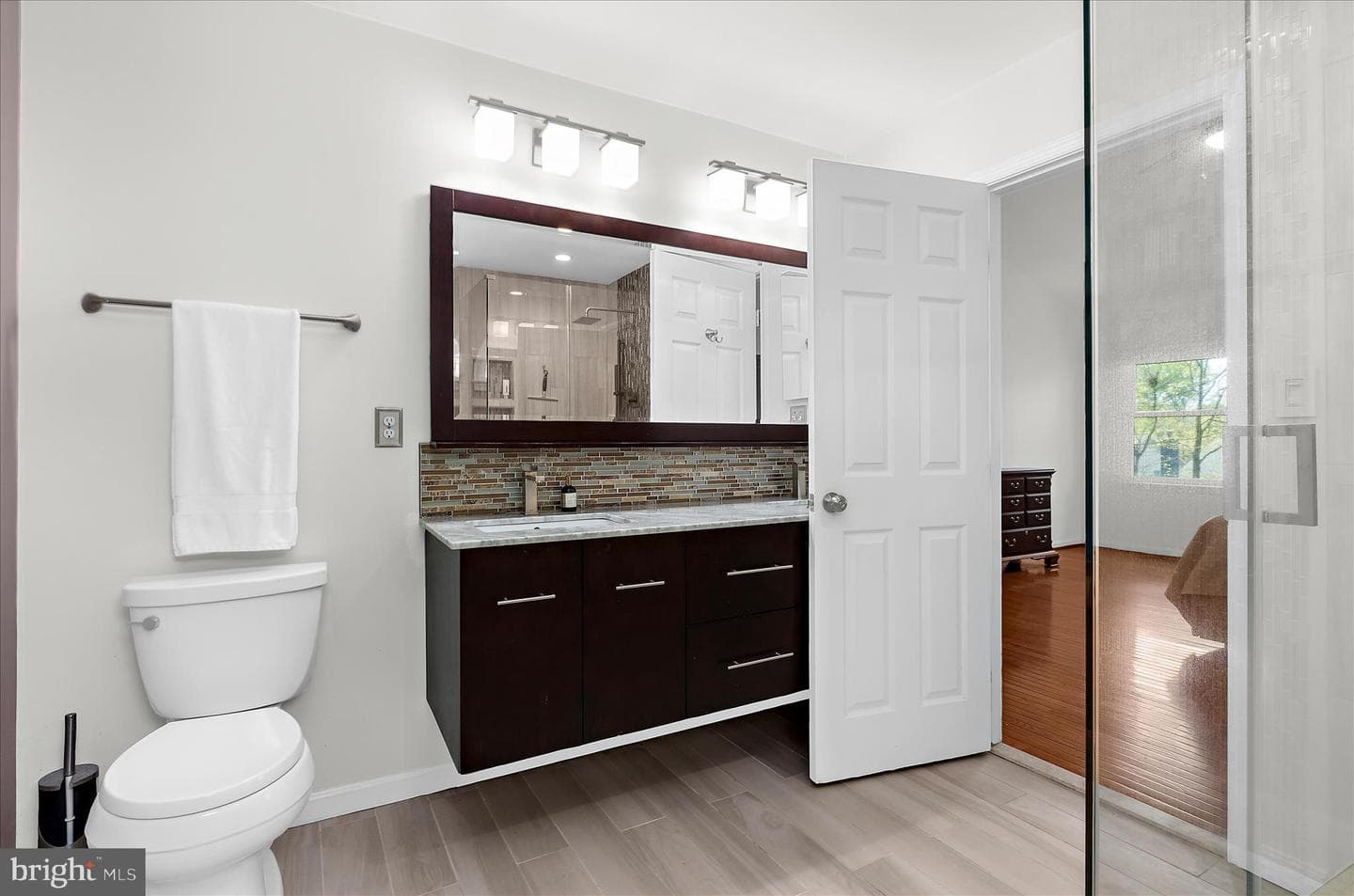 1110 Charing Cross Drive photo 34