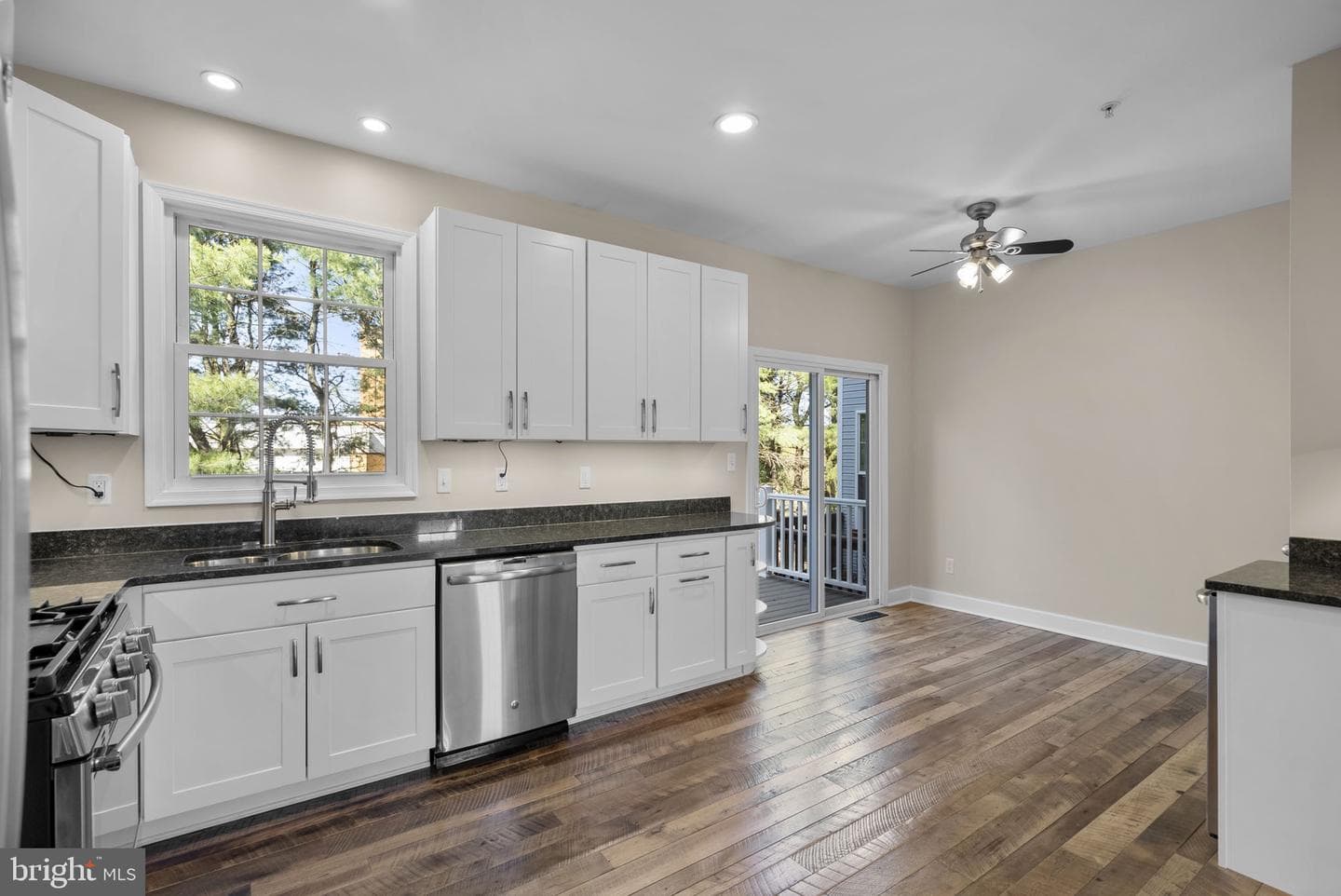 1304 Hill Born Drive photo 9