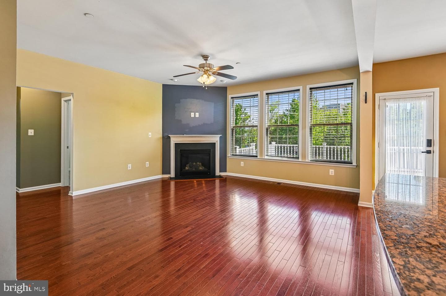 605 Strawberry Row photo 2