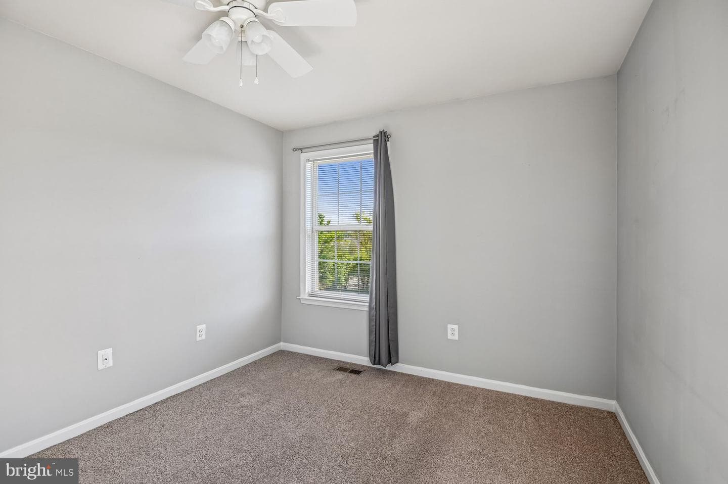 605 Strawberry Row photo 20