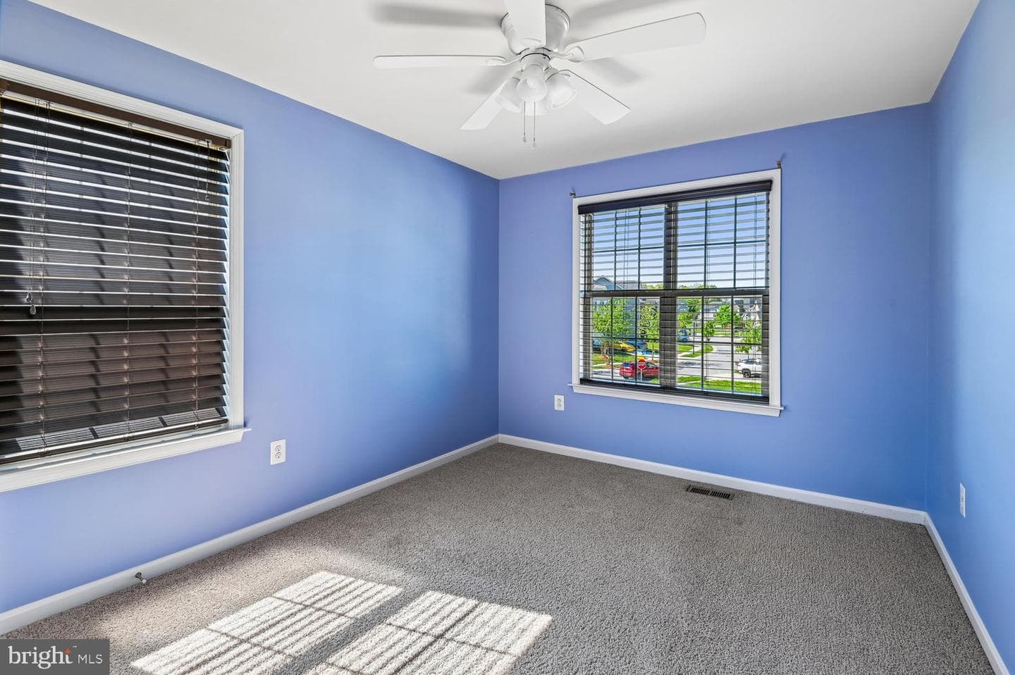 605 Strawberry Row photo 22