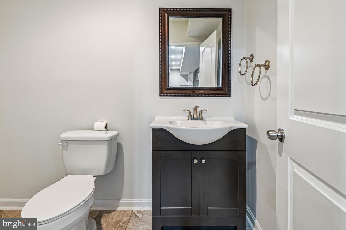 605 Strawberry Row photo 23