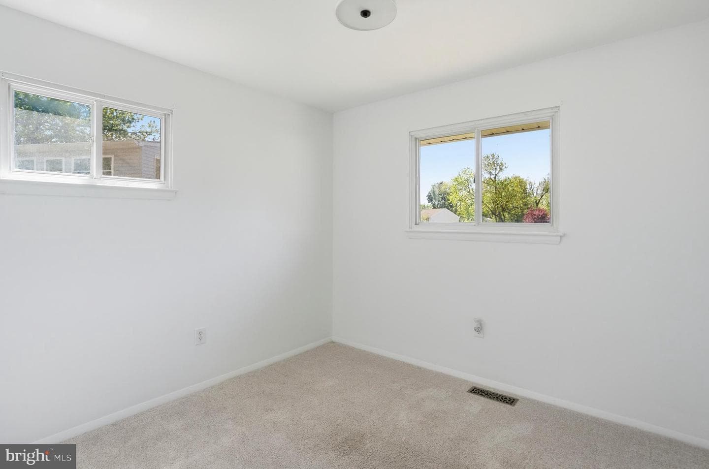 132 Janelin Court photo 16
