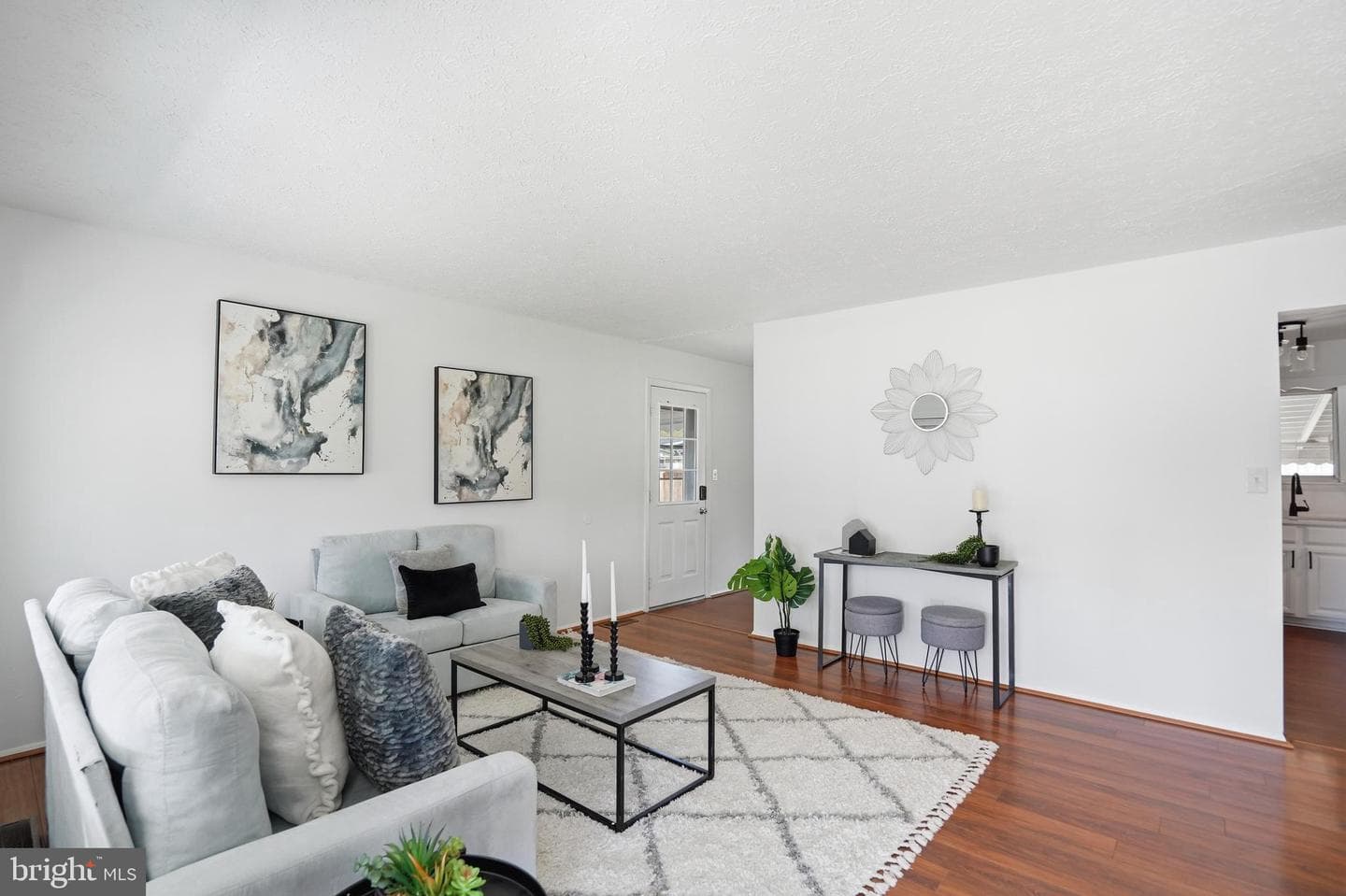 132 Janelin Court photo 3