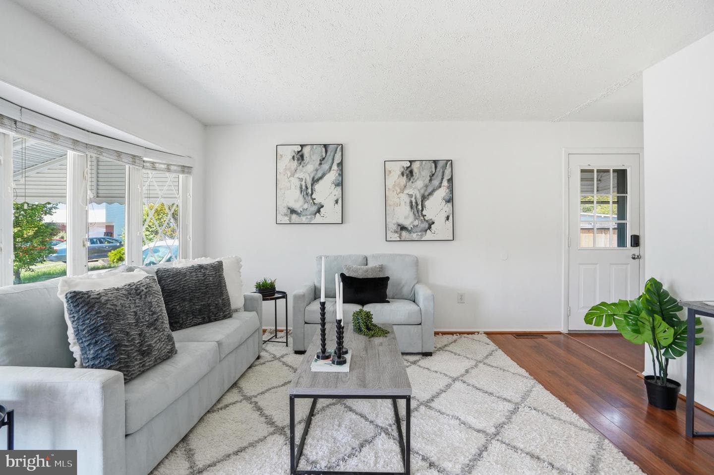 132 Janelin Court photo 4