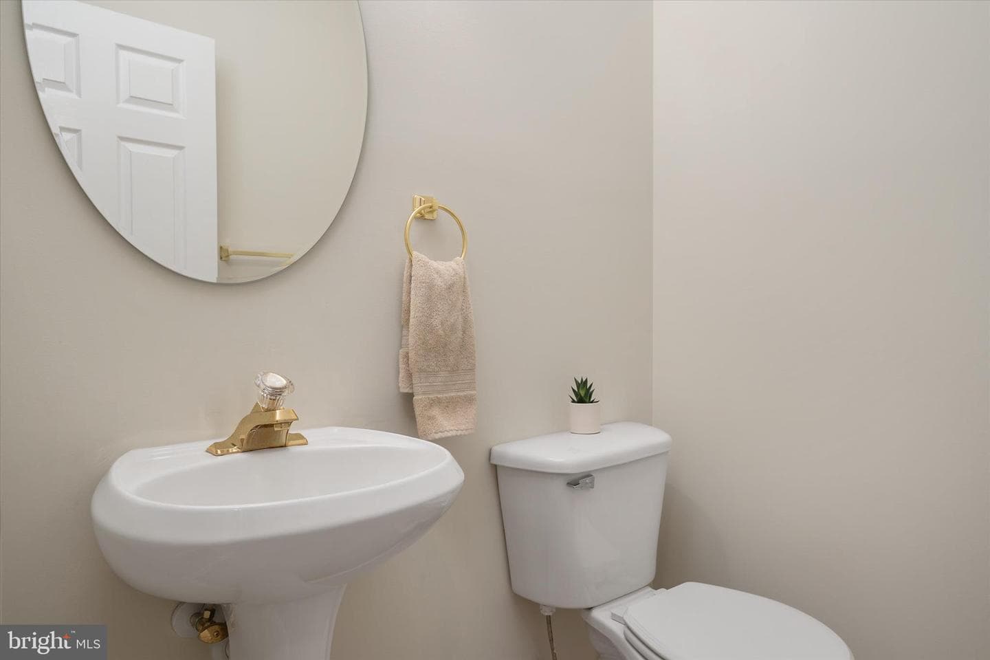 1405 Saybrooke Court photo 23