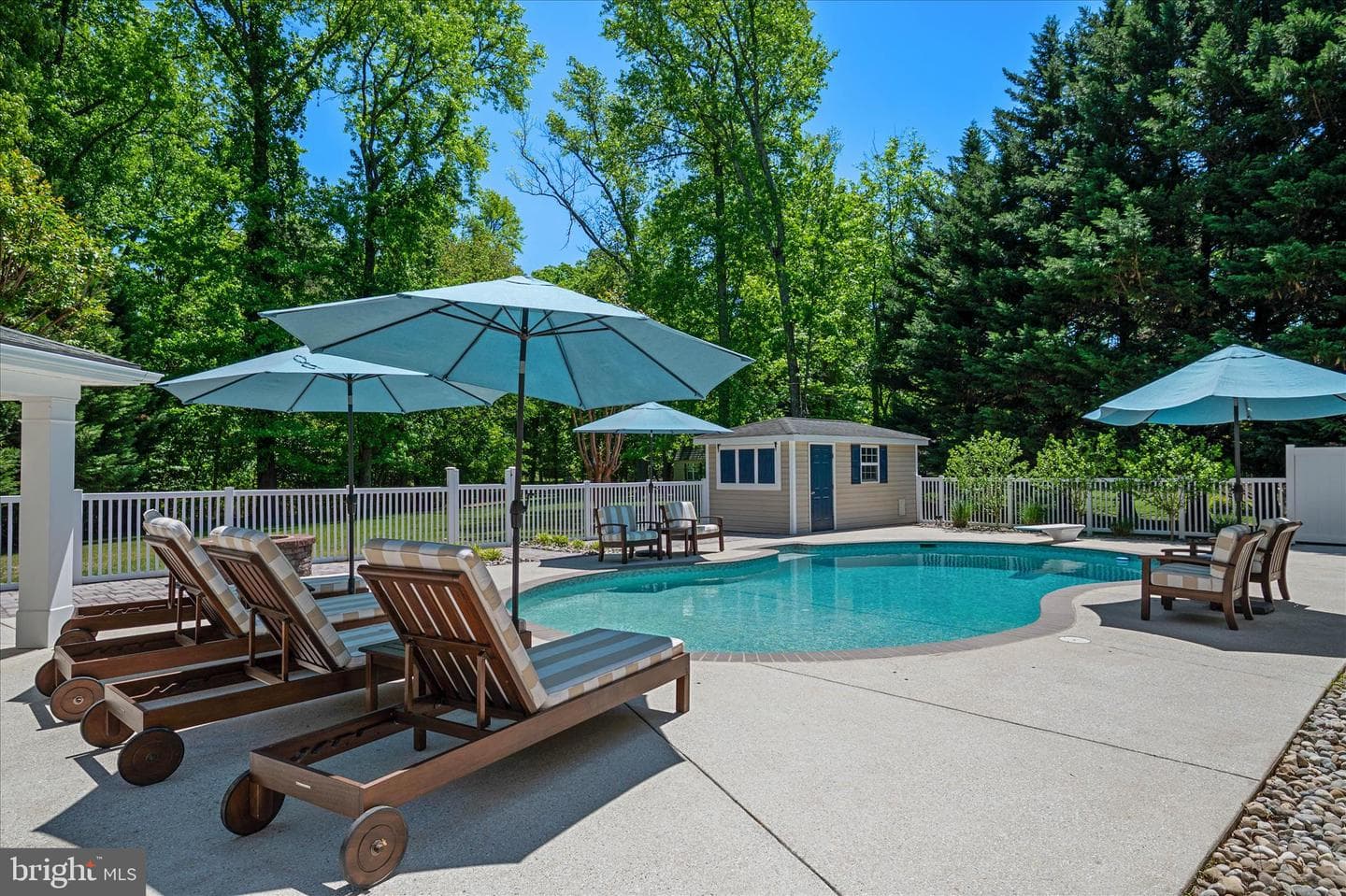 1405 Saybrooke Court photo 27