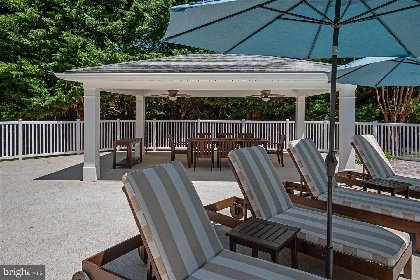 1405 Saybrooke Court photo 28