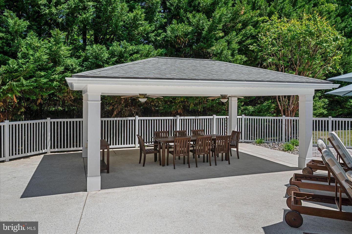 1405 Saybrooke Court photo 29
