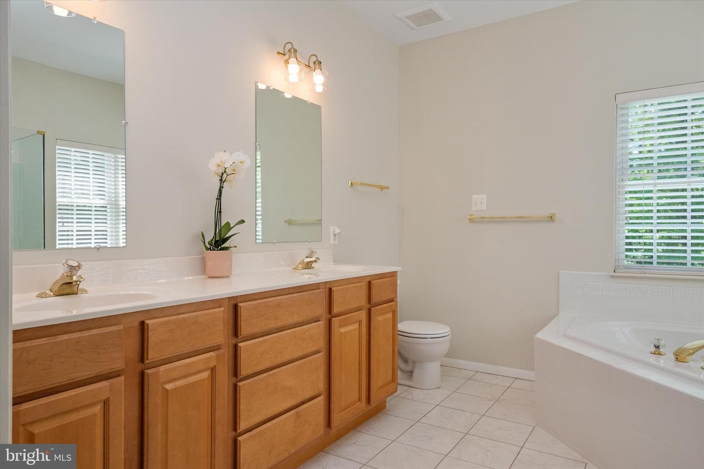 1405 Saybrooke Court photo 35