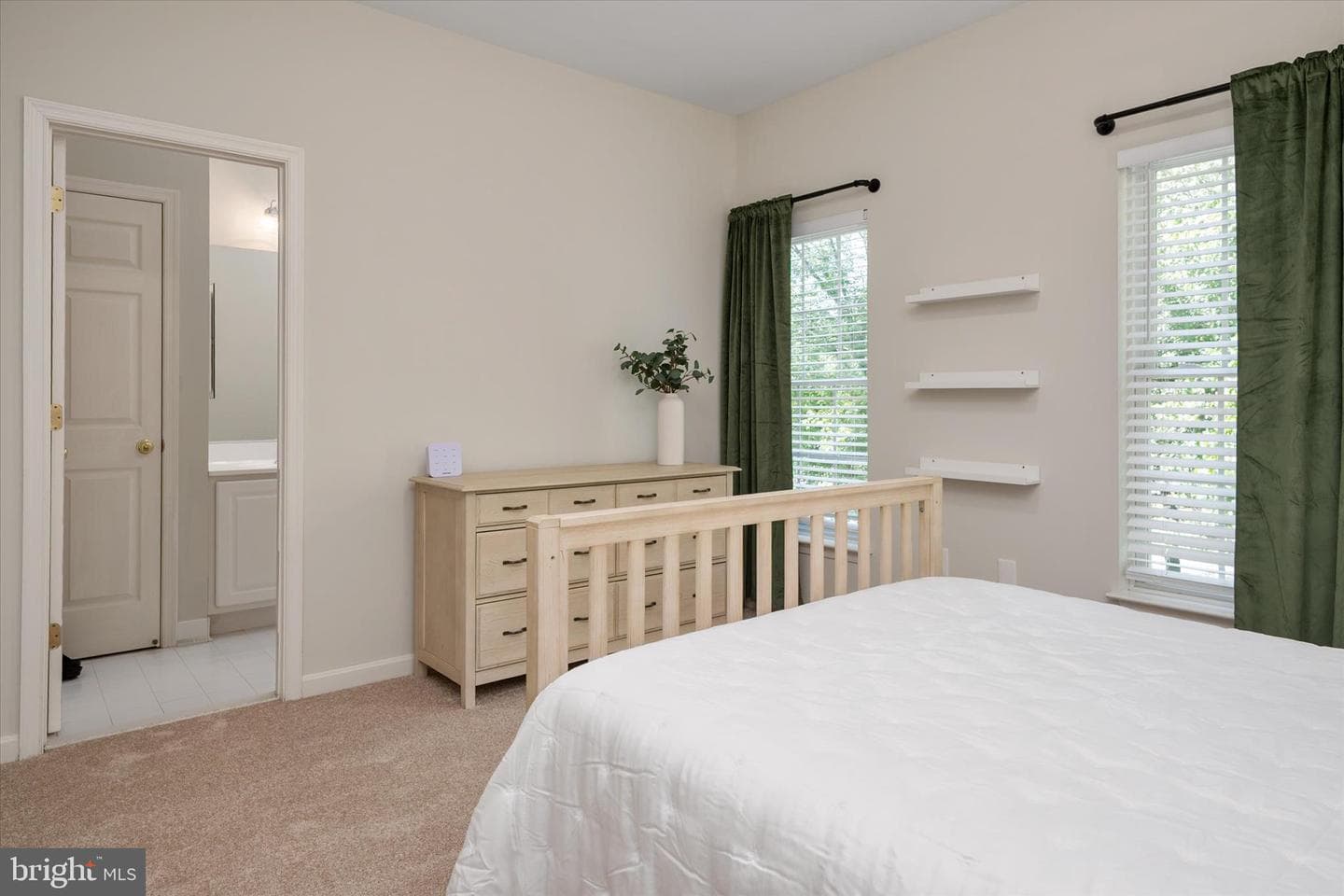 1405 Saybrooke Court photo 40