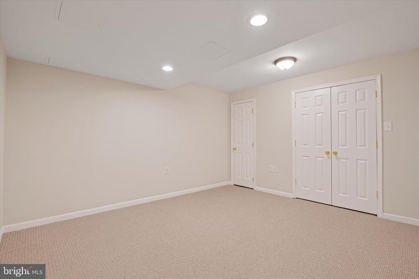 1405 Saybrooke Court photo 47