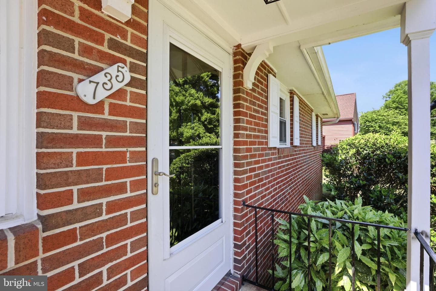 735 Warren Drive photo 4