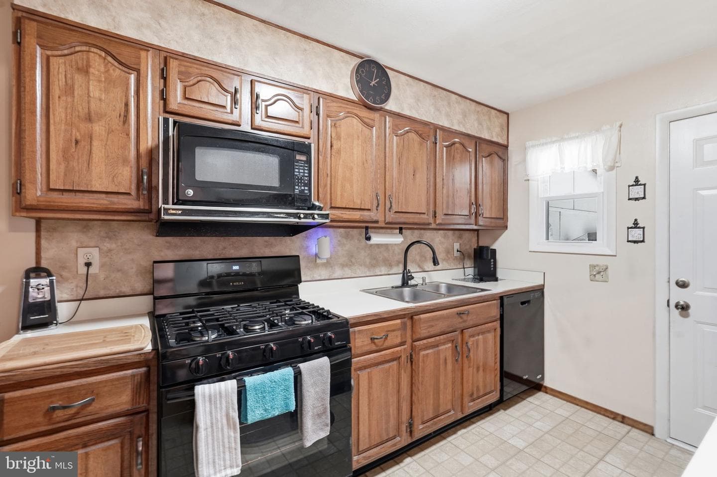 8566 Main Avenue photo 10