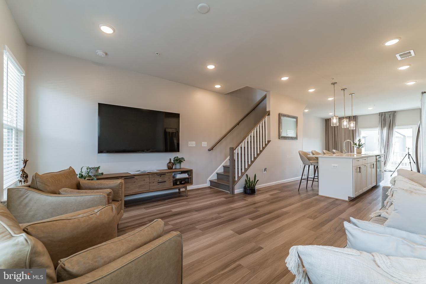 221 Narrowleaf Way photo 2
