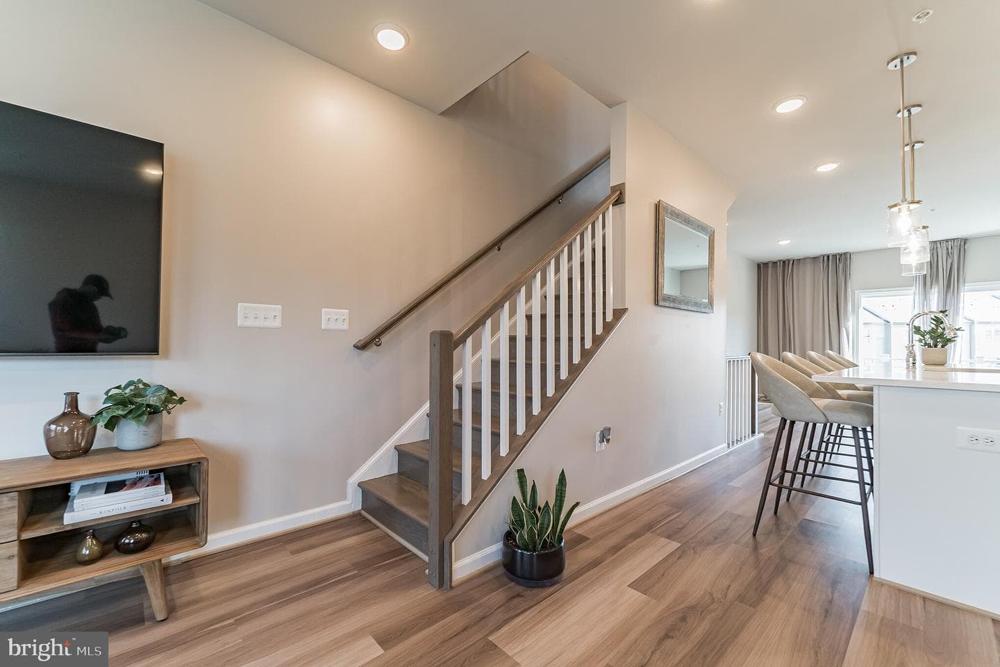 221 Narrowleaf Way photo 3