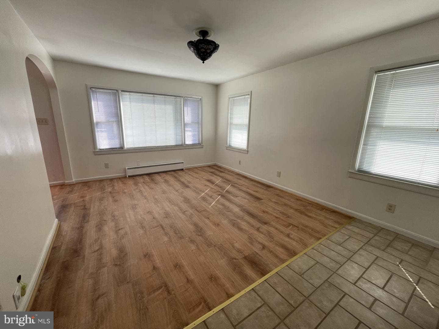 209 Beverley Avenue photo 16