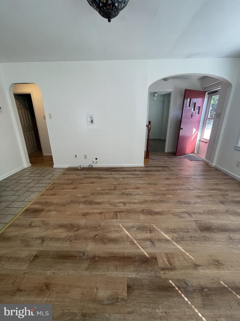 209 Beverley Avenue photo 18
