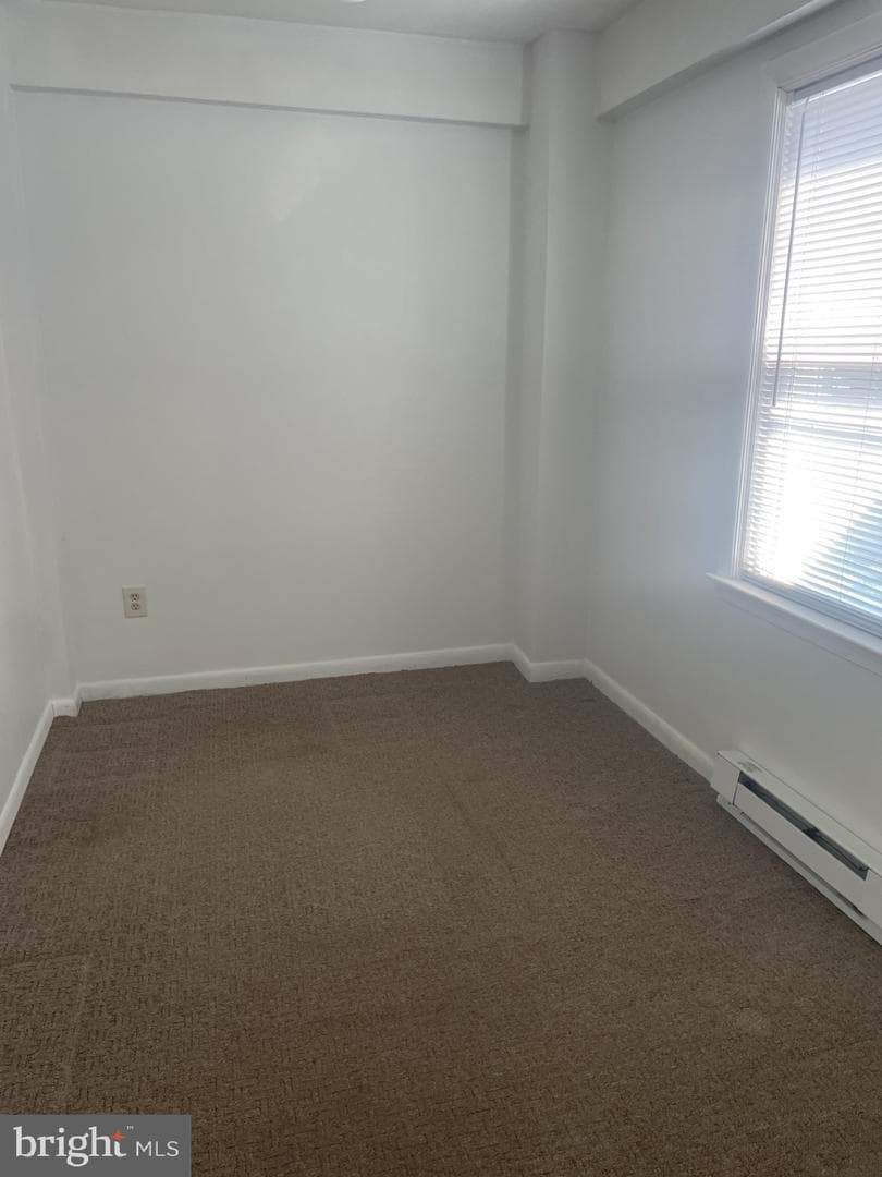 209 Beverley Avenue photo 20