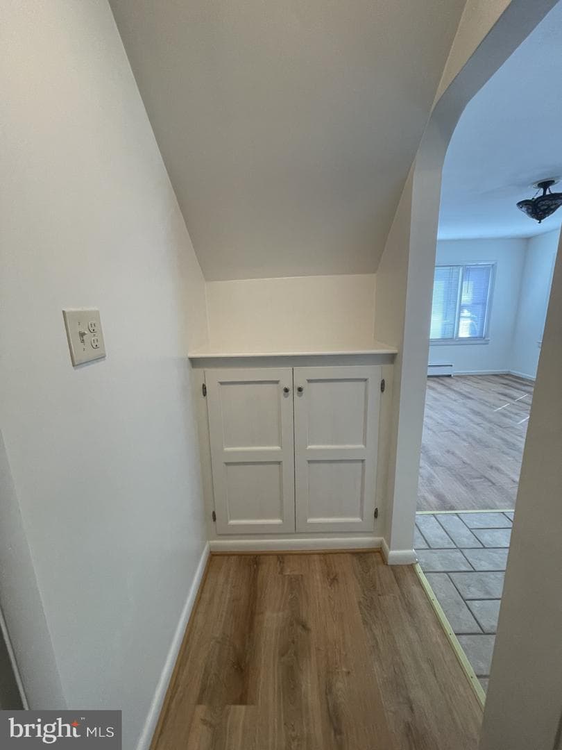209 Beverley Avenue photo 29