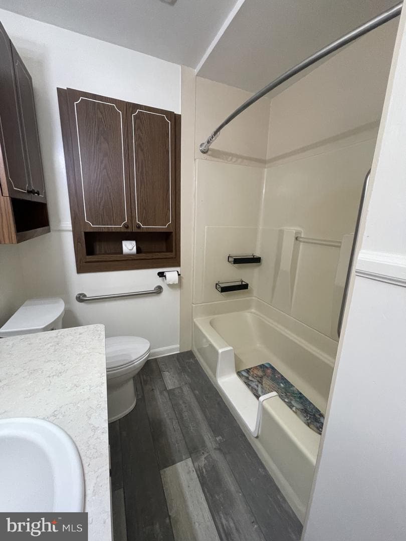 209 Beverley Avenue photo 31
