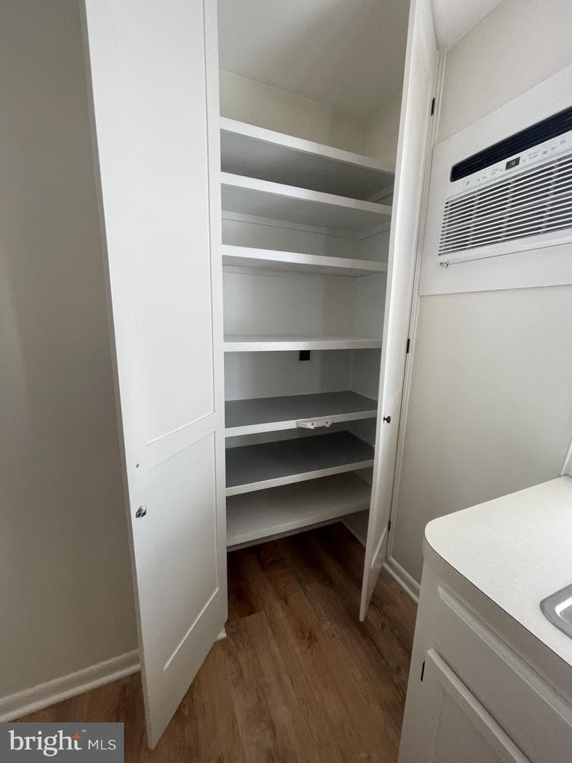 209 Beverley Avenue photo 43