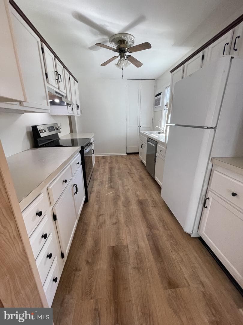 209 Beverley Avenue photo 47