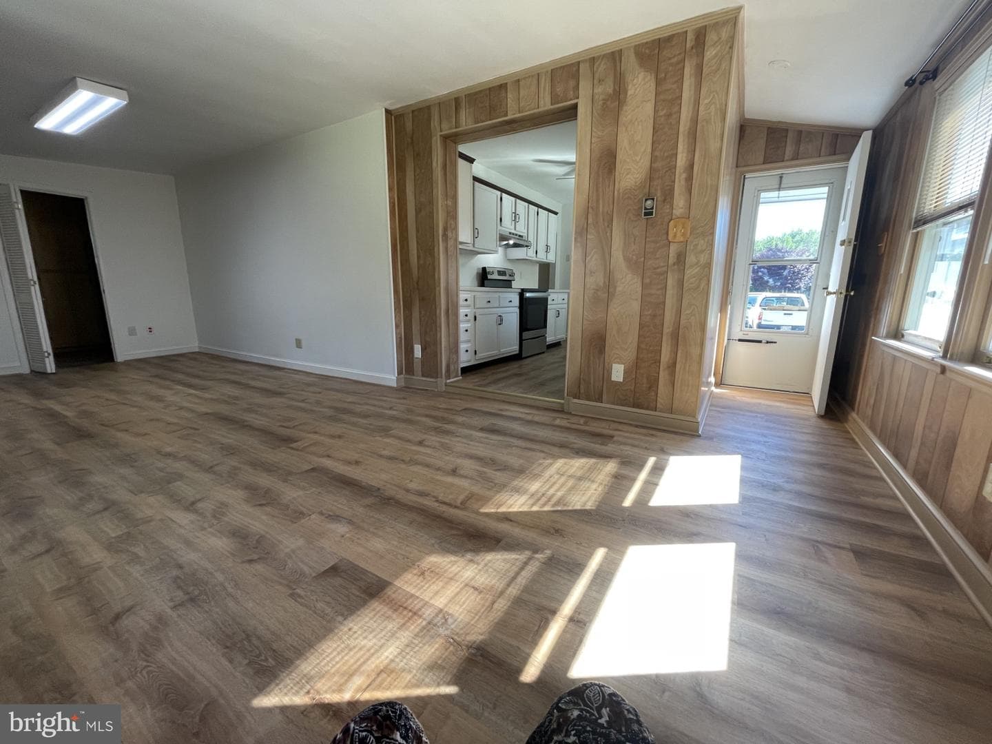 209 Beverley Avenue photo 49