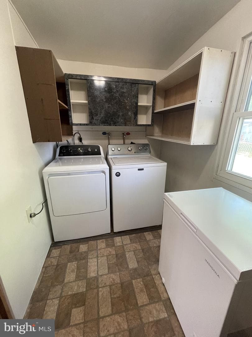 209 Beverley Avenue photo 53
