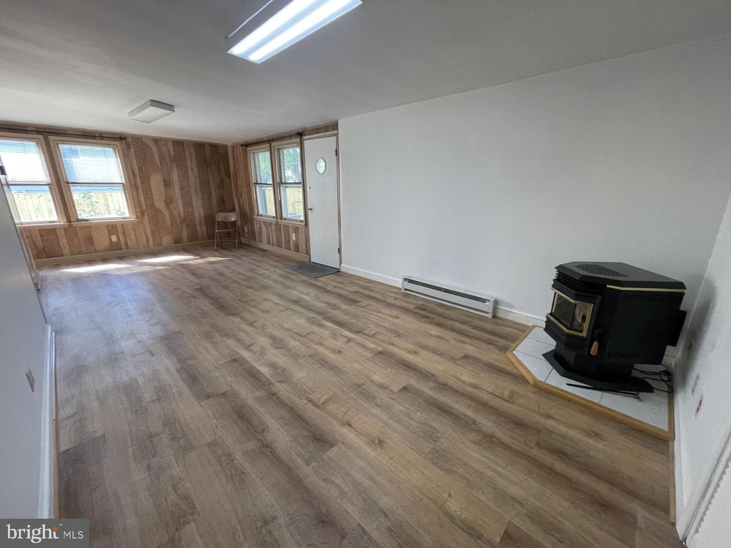 209 Beverley Avenue photo 56