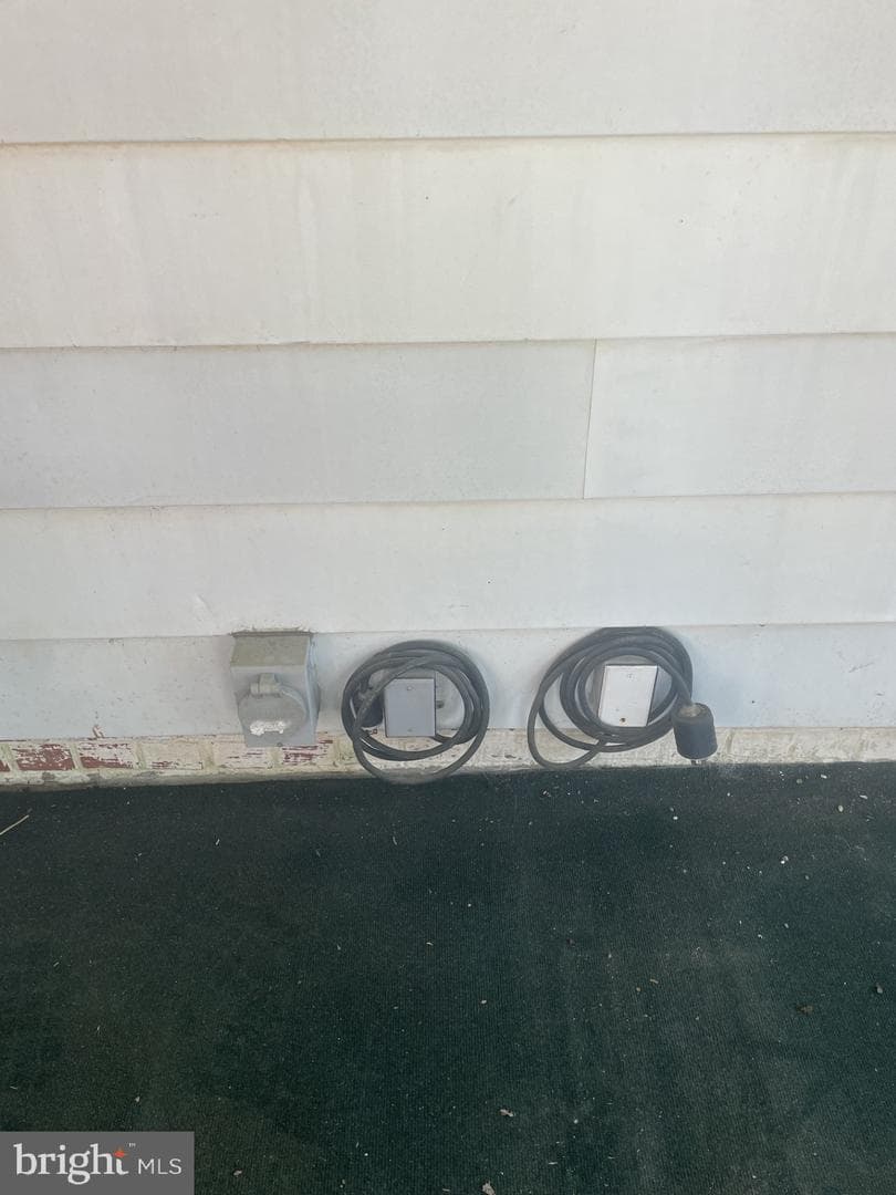 209 Beverley Avenue photo 59