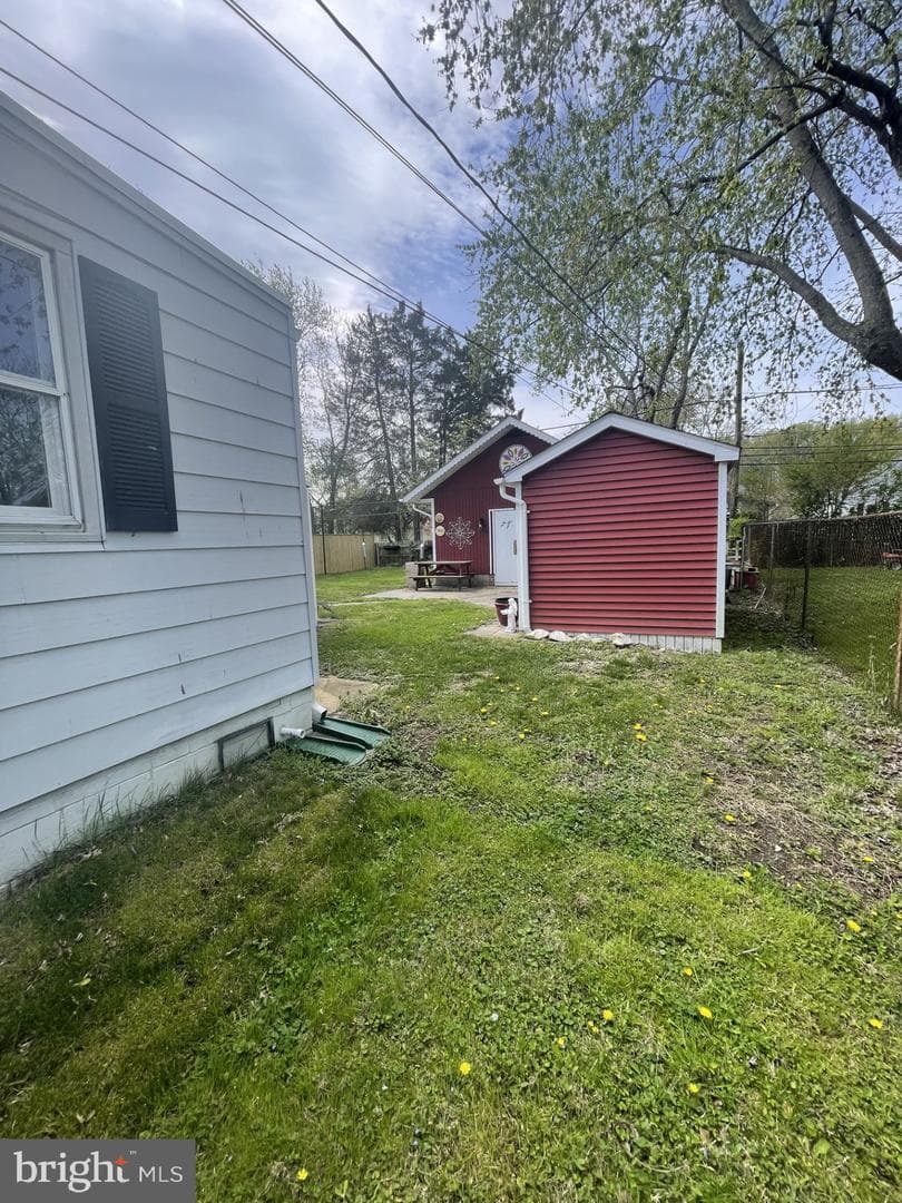 209 Beverley Avenue photo 68