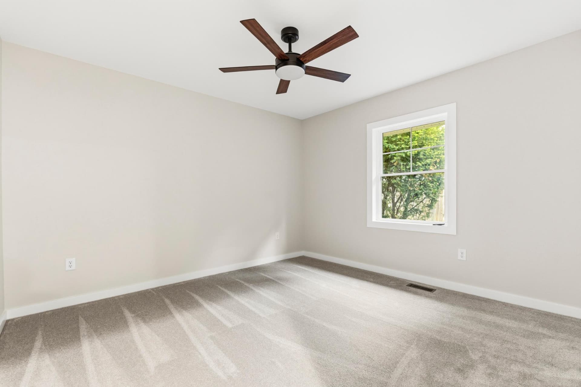 11 Admiral Road photo 34