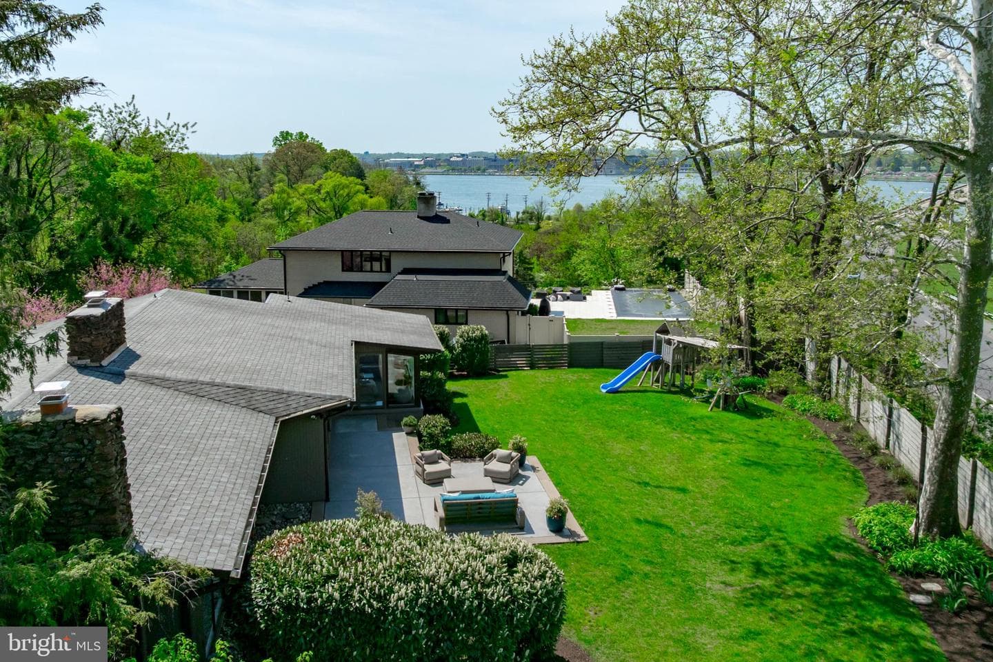 1924 Thomas Drive photo 2