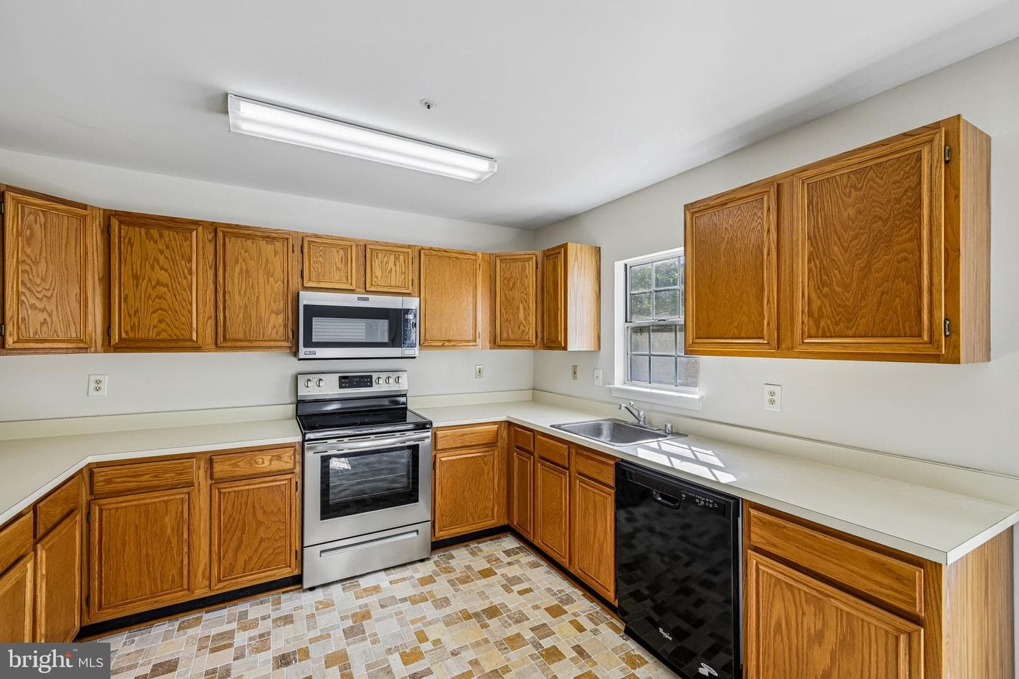 2558 Ambling Circle photo 19