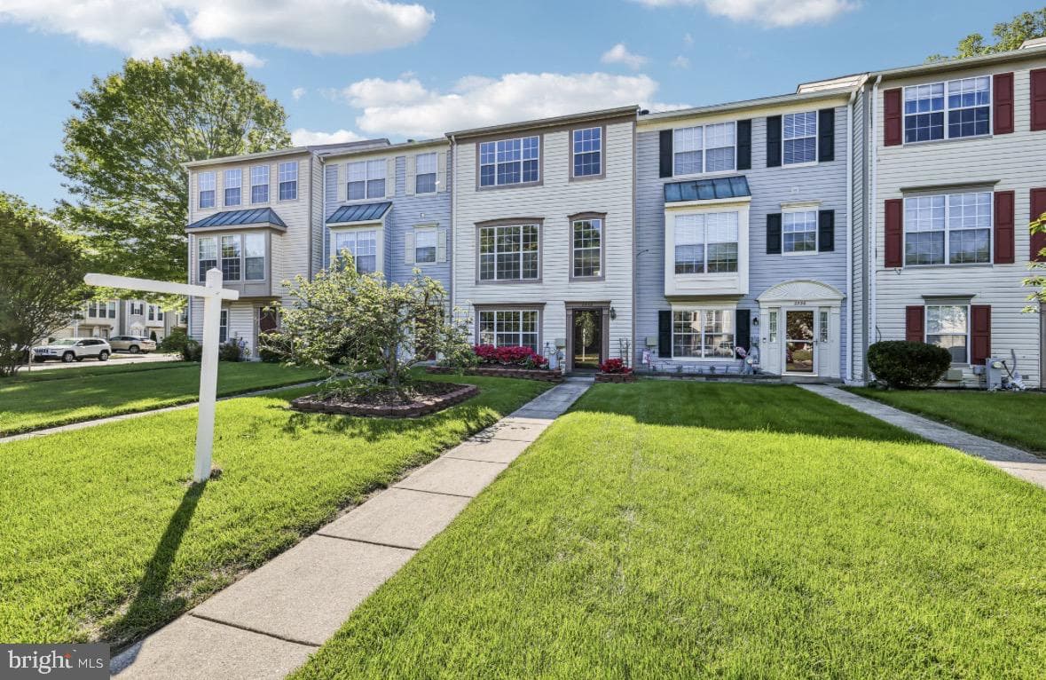 2558 Ambling Circle photo 2