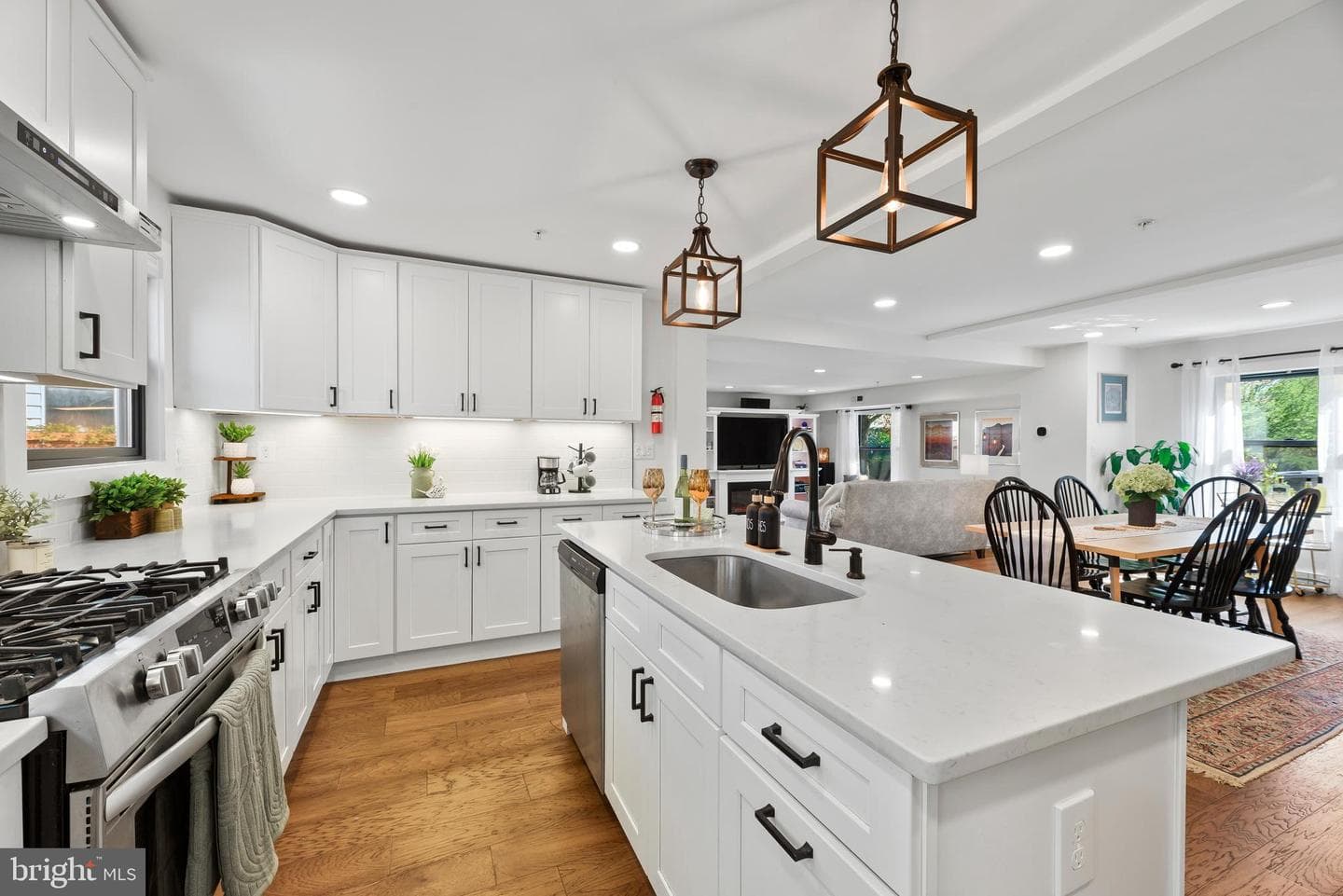 152 Jefferson Street photo 8