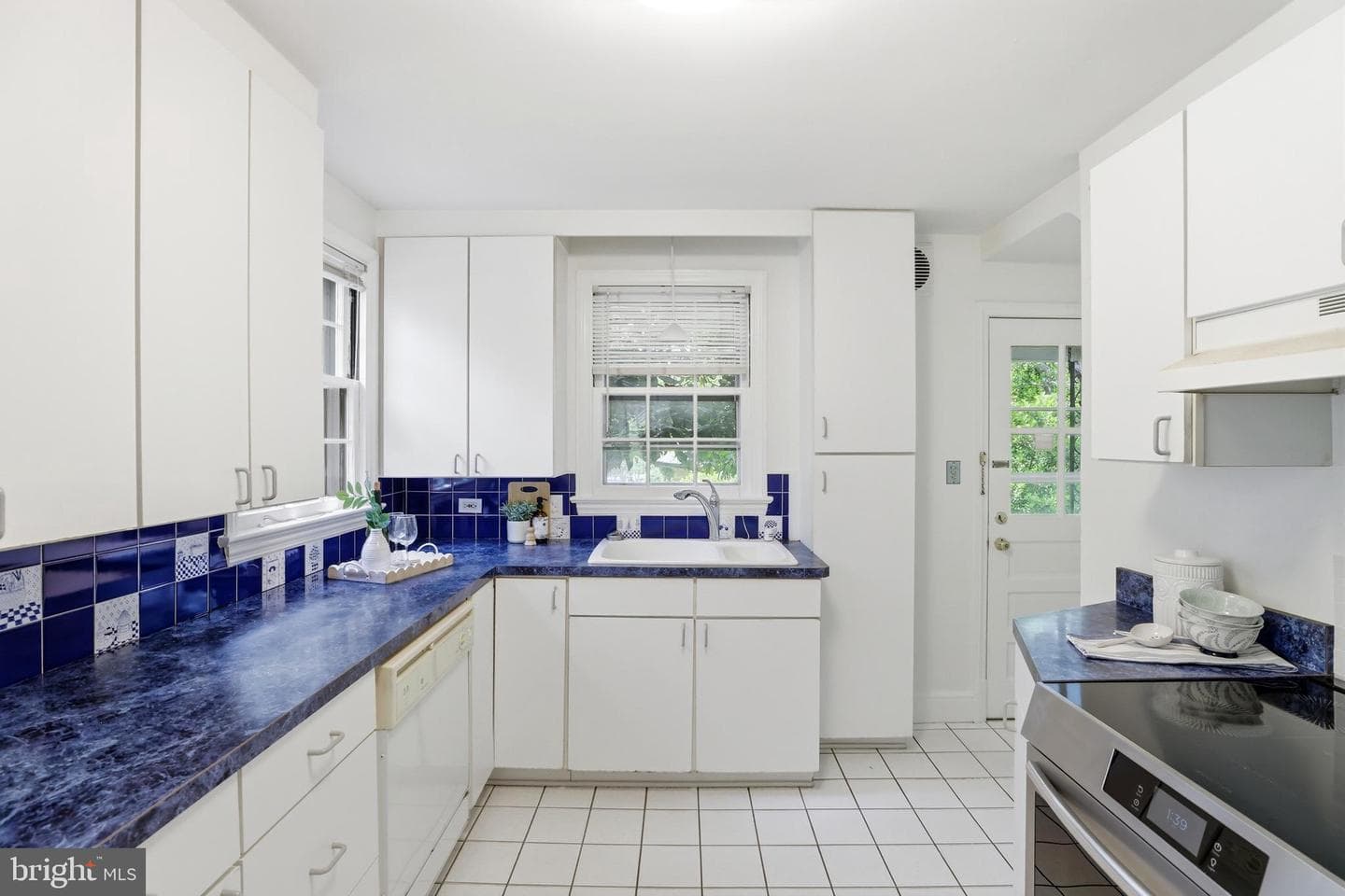 411 Ludlow Road photo 8