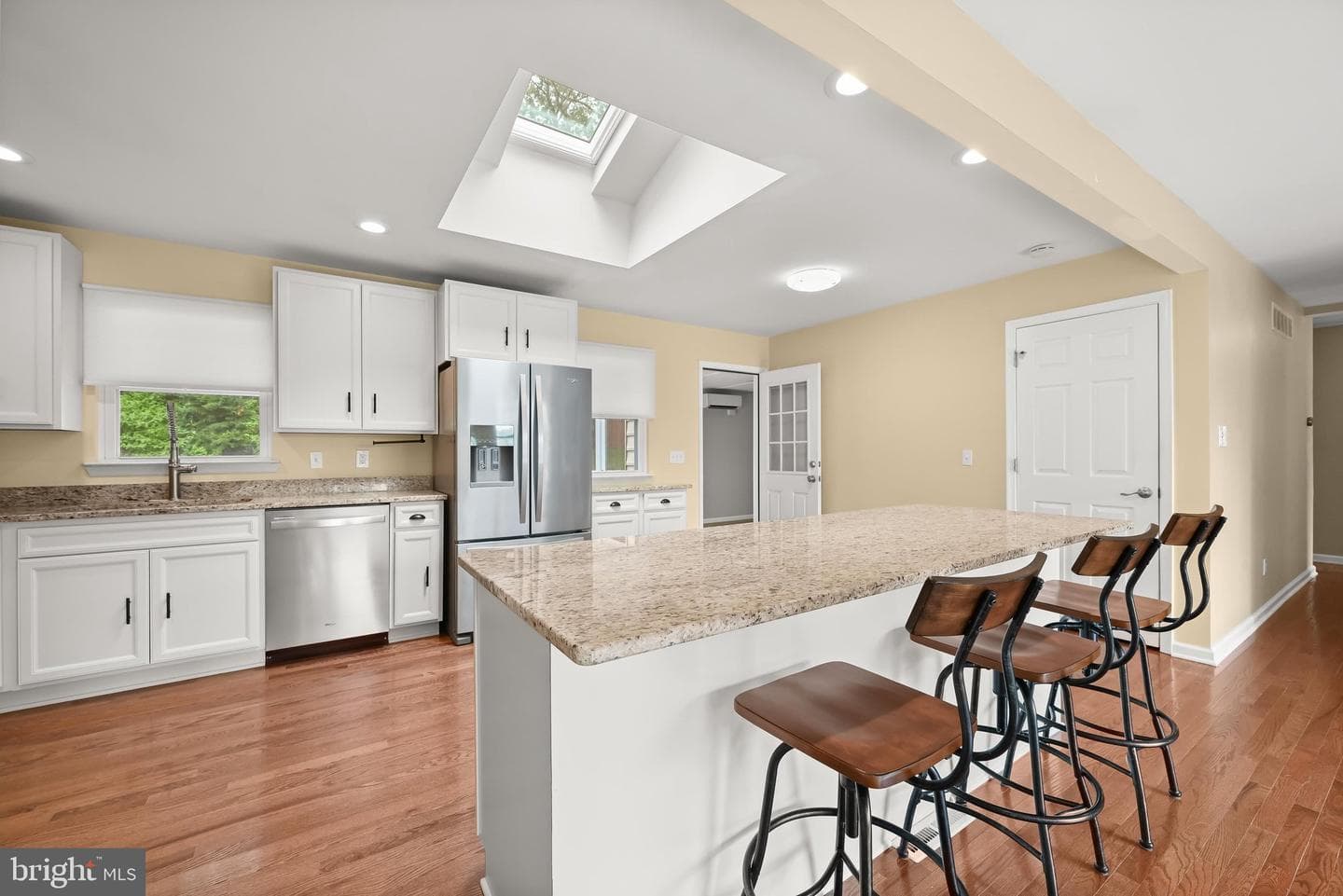 840 Valentine View photo 5