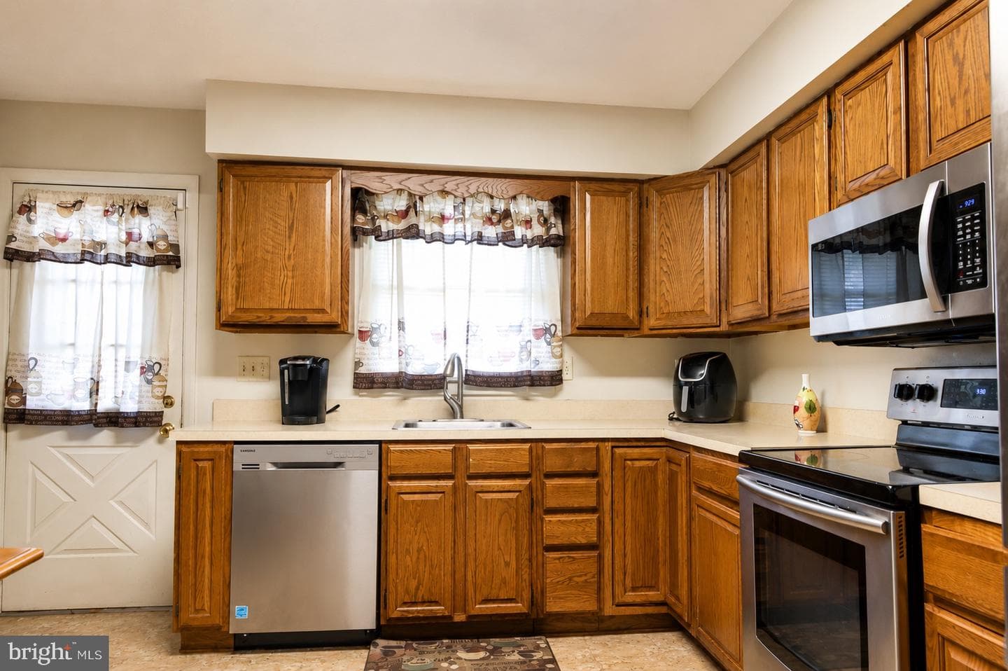 8121 Elizabeth Road photo 4