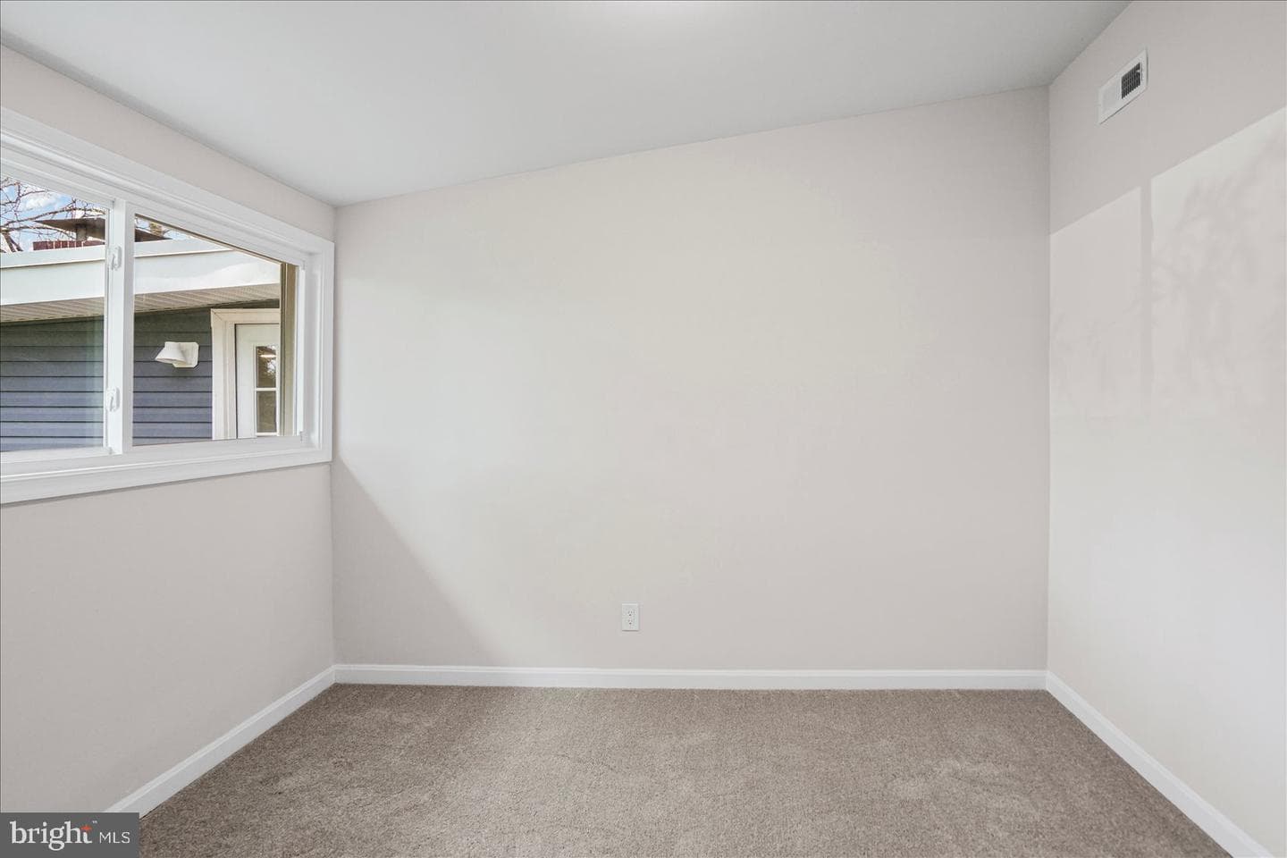 214 Saint James Drive photo 32