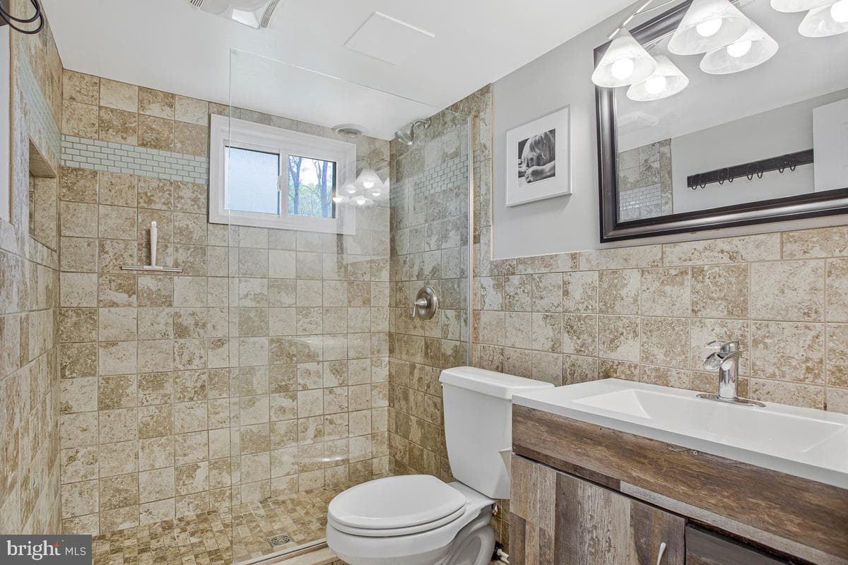 1486 Kingsway Court photo 33