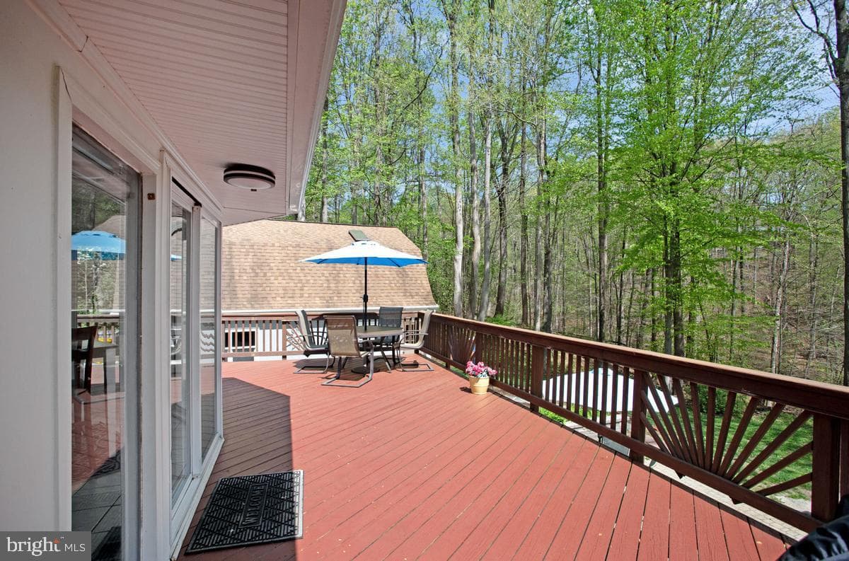 1486 Kingsway Court photo 40