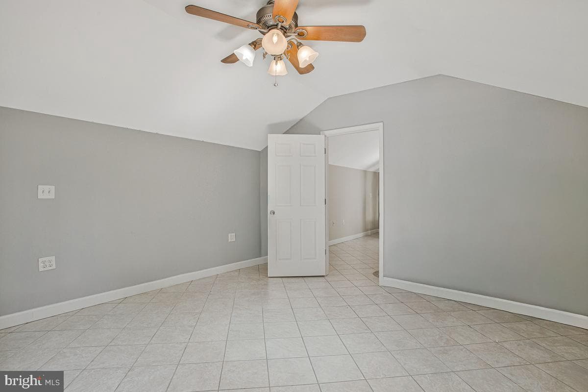 1486 Kingsway Court photo 48